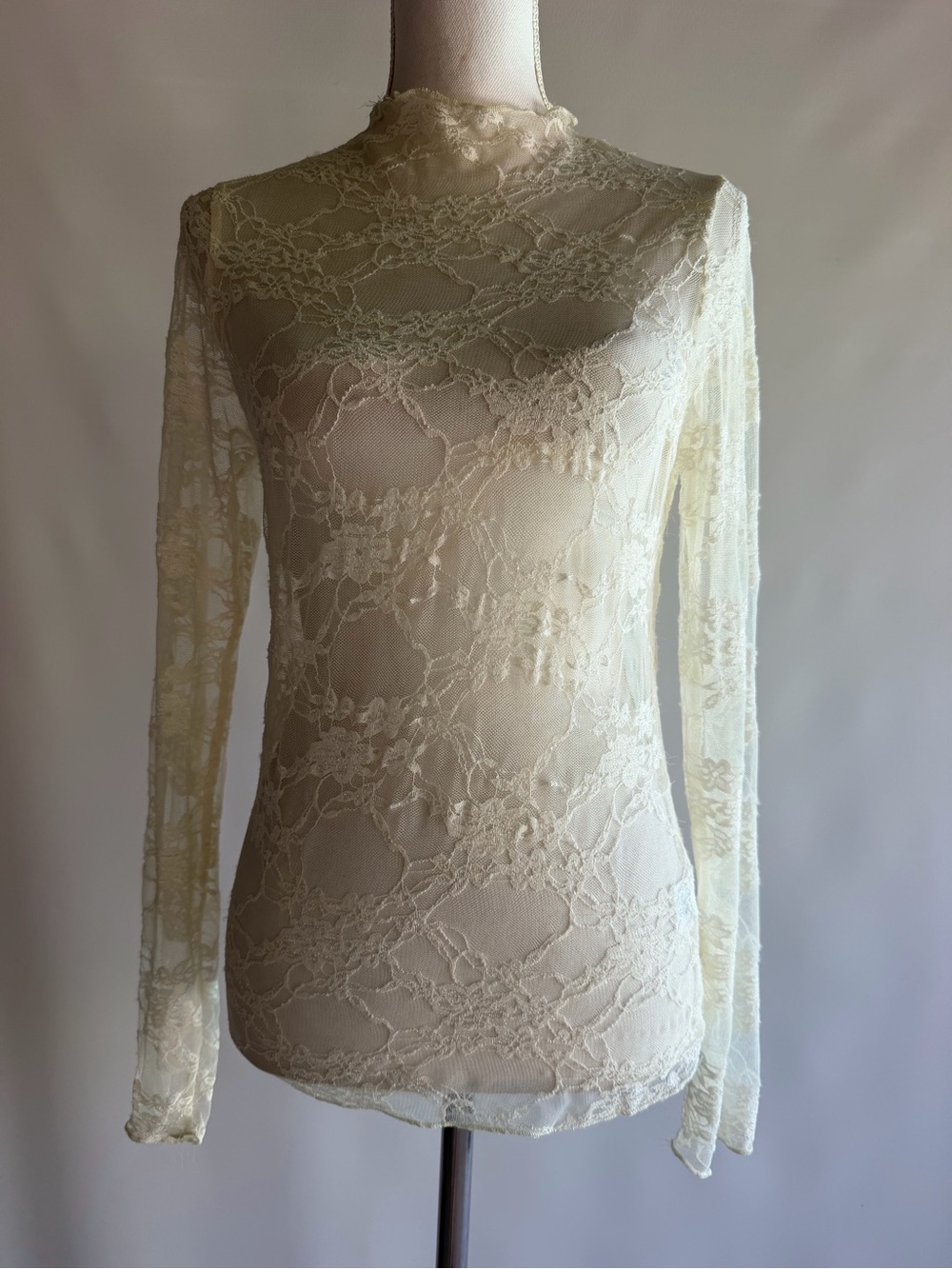London Rose Stretch Sheer Lace Top - sz M
